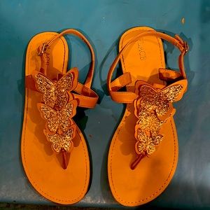 Children’s Place tan sandals with 3 gold glitter butterflies